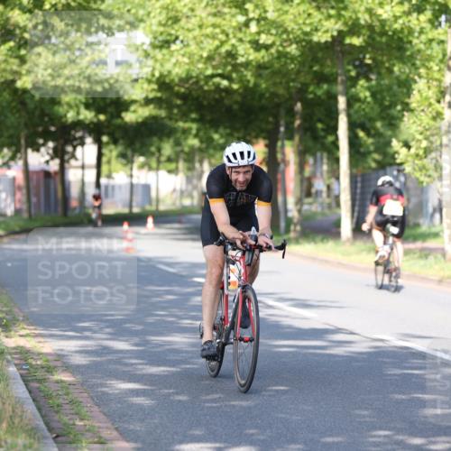 10.08.2025 - GEWOBA Citytriathlon Bremen Yannick Fuchs http://msf.ph/oto/8540740 10.08.2025 10:29:26 Radfahren 386, 412, 509, 510 meine-sportfotos.de