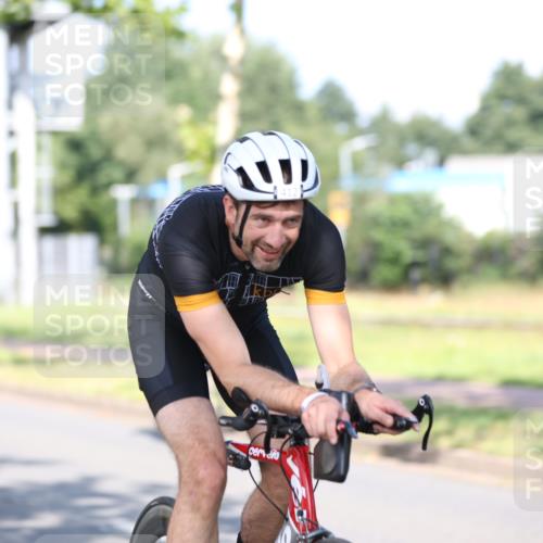 10.08.2025 - GEWOBA Citytriathlon Bremen Yannick Fuchs http://msf.ph/oto/8540743 10.08.2025 10:29:27 Radfahren 386, 509, 510 meine-sportfotos.de