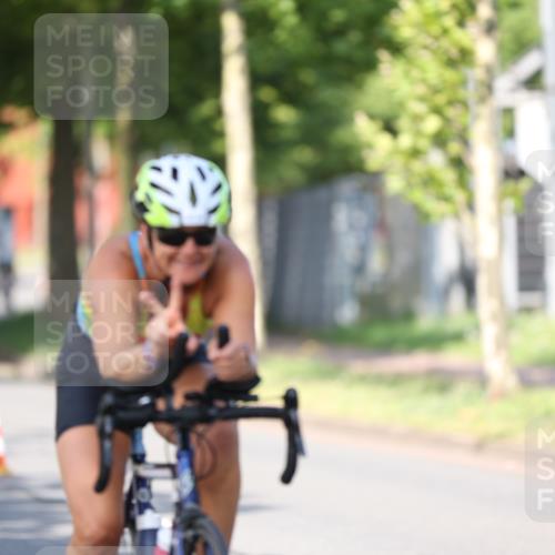 10.08.2025 - GEWOBA Citytriathlon Bremen Yannick Fuchs http://msf.ph/oto/8540766 10.08.2025 10:30:16 Radfahren 423, 433, 441 meine-sportfotos.de