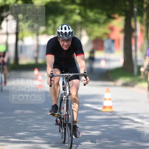 10.08.2025 - GEWOBA Citytriathlon Bremen Yannick Fuchs http://msf.ph/oto/8540770 10.08.2025 10:30:18 Radfahren 433, 441 meine-sportfotos.de