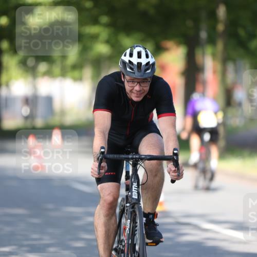 10.08.2025 - GEWOBA Citytriathlon Bremen Yannick Fuchs http://msf.ph/oto/8540772 10.08.2025 10:30:18 Radfahren 433, 441 meine-sportfotos.de