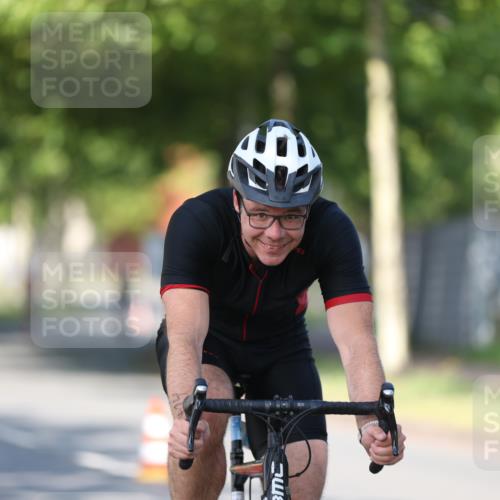 10.08.2025 - GEWOBA Citytriathlon Bremen Yannick Fuchs http://msf.ph/oto/8540773 10.08.2025 10:30:18 Radfahren 433, 441 meine-sportfotos.de