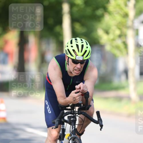 10.08.2025 - GEWOBA Citytriathlon Bremen Yannick Fuchs http://msf.ph/oto/8540779 10.08.2025 10:30:21 Radfahren 377, 433, 441 meine-sportfotos.de