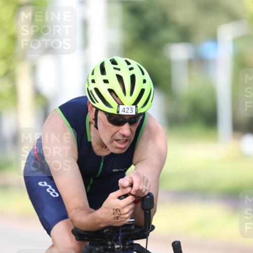 10.08.2025 - GEWOBA Citytriathlon Bremen Yannick Fuchs http://msf.ph/oto/8540781 10.08.2025 10:30:21 Radfahren 377, 433, 441 meine-sportfotos.de