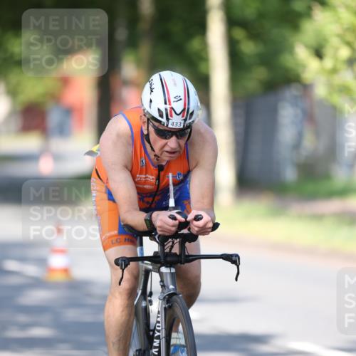 10.08.2025 - GEWOBA Citytriathlon Bremen Yannick Fuchs http://msf.ph/oto/8540787 10.08.2025 10:30:29 Radfahren 377, 441, 471 meine-sportfotos.de