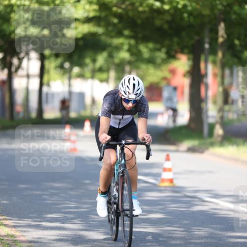 10.08.2025 - GEWOBA Citytriathlon Bremen Yannick Fuchs http://msf.ph/oto/8540807 10.08.2025 10:30:53 Radfahren 353, 376, 476 meine-sportfotos.de