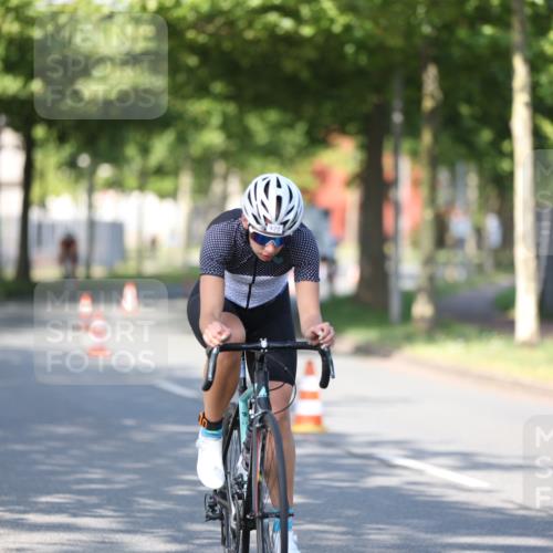 10.08.2025 - GEWOBA Citytriathlon Bremen Yannick Fuchs http://msf.ph/oto/8540808 10.08.2025 10:30:53 Radfahren 353, 376, 476 meine-sportfotos.de