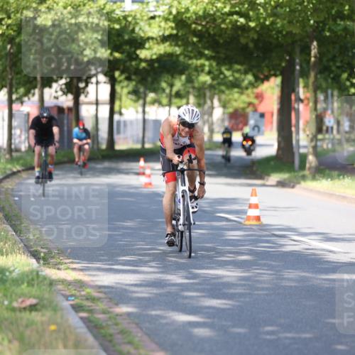 10.08.2025 - GEWOBA Citytriathlon Bremen Yannick Fuchs http://msf.ph/oto/8540827 10.08.2025 10:31:30 Radfahren 363, 387 meine-sportfotos.de