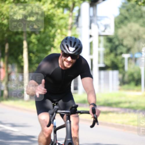10.08.2025 - GEWOBA Citytriathlon Bremen Yannick Fuchs http://msf.ph/oto/8540836 10.08.2025 10:31:33 Radfahren 363 meine-sportfotos.de