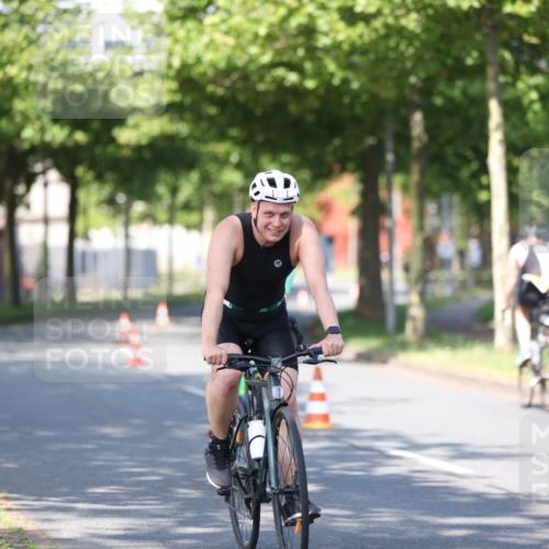 10.08.2025 - GEWOBA Citytriathlon Bremen Yannick Fuchs http://msf.ph/oto/8540853 10.08.2025 10:32:15 Radfahren 205, 354, 408, 508 meine-sportfotos.de