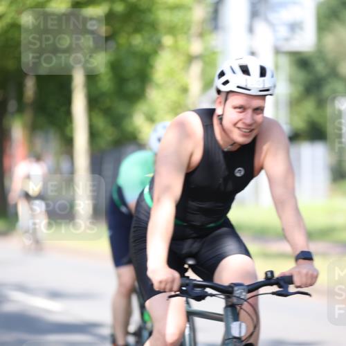 10.08.2025 - GEWOBA Citytriathlon Bremen Yannick Fuchs http://msf.ph/oto/8540855 10.08.2025 10:32:15 Radfahren 205, 354, 408, 508 meine-sportfotos.de