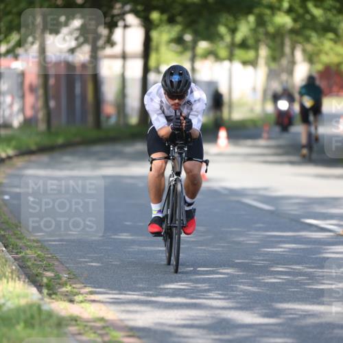 10.08.2025 - GEWOBA Citytriathlon Bremen Yannick Fuchs http://msf.ph/oto/8540856 10.08.2025 10:32:23 Radfahren 354, 406, 408, 426, 432, 473, 508 meine-sportfotos.de