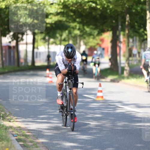 10.08.2025 - GEWOBA Citytriathlon Bremen Yannick Fuchs http://msf.ph/oto/8540858 10.08.2025 10:32:24 Radfahren 354, 406, 408, 426, 432, 473, 508 meine-sportfotos.de