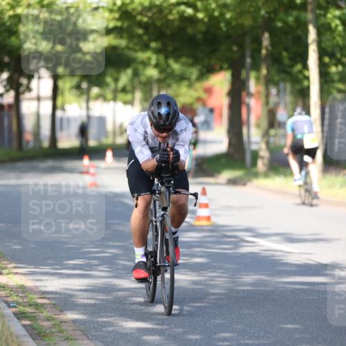 10.08.2025 - GEWOBA Citytriathlon Bremen Yannick Fuchs http://msf.ph/oto/8540859 10.08.2025 10:32:24 Radfahren 354, 406, 408, 426, 432, 473, 508 meine-sportfotos.de