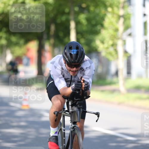 10.08.2025 - GEWOBA Citytriathlon Bremen Yannick Fuchs http://msf.ph/oto/8540860 10.08.2025 10:32:25 Radfahren 354, 406, 408, 426, 432, 473, 502, 508 meine-sportfotos.de
