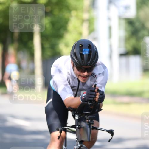 10.08.2025 - GEWOBA Citytriathlon Bremen Yannick Fuchs http://msf.ph/oto/8540861 10.08.2025 10:32:25 Radfahren 354, 406, 408, 426, 432, 473, 502, 508 meine-sportfotos.de