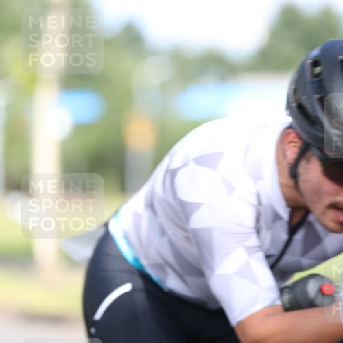 10.08.2025 - GEWOBA Citytriathlon Bremen Yannick Fuchs http://msf.ph/oto/8540863 10.08.2025 10:32:25 Radfahren 354, 406, 408, 426, 432, 473, 502, 508 meine-sportfotos.de