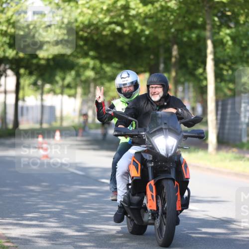 10.08.2025 - GEWOBA Citytriathlon Bremen Yannick Fuchs http://msf.ph/oto/8540868 10.08.2025 10:32:30 Radfahren 349, 354, 406, 408, 426, 432, 473, 483, 502 meine-sportfotos.de