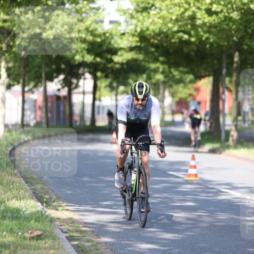 10.08.2025 - GEWOBA Citytriathlon Bremen Yannick Fuchs http://msf.ph/oto/8540878 10.08.2025 10:32:33 Radfahren 349, 354, 406, 408, 426, 432, 473, 483, 502 meine-sportfotos.de