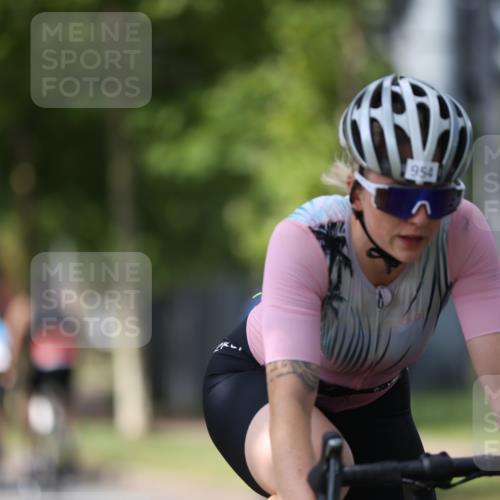 10.08.2025 - GEWOBA Citytriathlon Bremen Yannick Fuchs http://msf.ph/oto/8540879 10.08.2025 12:43:56 Radfahren 608, 907, 908, 954, 1012, 1036 meine-sportfotos.de