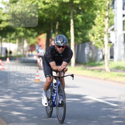 10.08.2025 - GEWOBA Citytriathlon Bremen Yannick Fuchs http://msf.ph/oto/8540892 10.08.2025 10:32:41 Radfahren 349, 371, 384, 406, 426, 432, 473, 483, 502 meine-sportfotos.de