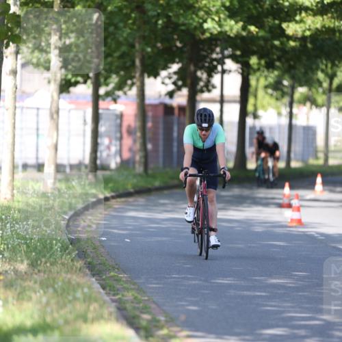 10.08.2025 - GEWOBA Citytriathlon Bremen Yannick Fuchs http://msf.ph/oto/8540901 10.08.2025 10:32:42 Radfahren 349, 371, 384, 406, 426, 432, 473, 483, 502 meine-sportfotos.de