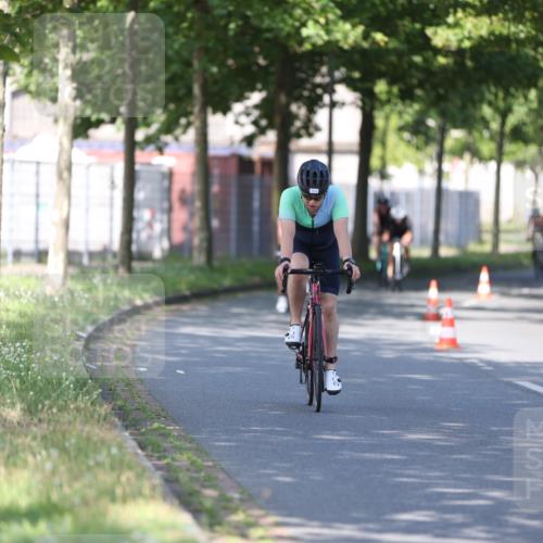 10.08.2025 - GEWOBA Citytriathlon Bremen Yannick Fuchs http://msf.ph/oto/8540904 10.08.2025 10:32:42 Radfahren 349, 371, 384, 406, 426, 432, 473, 483, 502 meine-sportfotos.de
