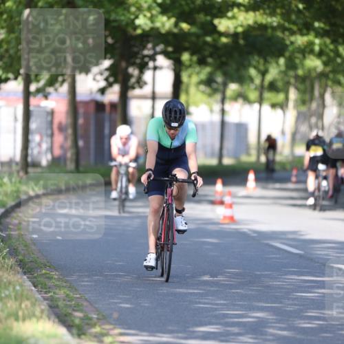 10.08.2025 - GEWOBA Citytriathlon Bremen Yannick Fuchs http://msf.ph/oto/8540906 10.08.2025 10:32:43 Radfahren 349, 371, 384, 406, 426, 432, 473, 483, 502 meine-sportfotos.de