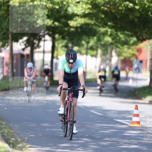 10.08.2025 - GEWOBA Citytriathlon Bremen Yannick Fuchs http://msf.ph/oto/8540910 10.08.2025 10:32:43 Radfahren 349, 371, 384, 406, 426, 432, 473, 483, 502 meine-sportfotos.de