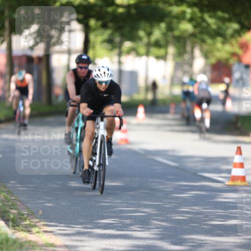 10.08.2025 - GEWOBA Citytriathlon Bremen Yannick Fuchs http://msf.ph/oto/8540917 10.08.2025 10:32:48 Radfahren 349, 355, 371, 384, 406, 483, 502 meine-sportfotos.de