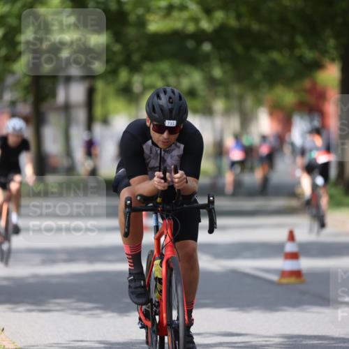 10.08.2025 - GEWOBA Citytriathlon Bremen Yannick Fuchs http://msf.ph/oto/8540928 10.08.2025 12:44:10 Radfahren 661, 693, 703, 713, 731, 746, 908, 1036 meine-sportfotos.de