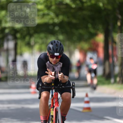 10.08.2025 - GEWOBA Citytriathlon Bremen Yannick Fuchs http://msf.ph/oto/8540930 10.08.2025 12:44:11 Radfahren 661, 669, 693, 703, 713, 731, 746, 908, 965, 1036 meine-sportfotos.de