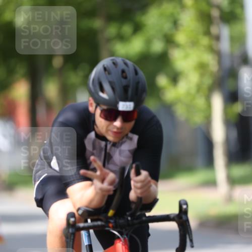 10.08.2025 - GEWOBA Citytriathlon Bremen Yannick Fuchs http://msf.ph/oto/8540936 10.08.2025 12:44:11 Radfahren 661, 669, 693, 703, 713, 731, 746, 908, 965, 1036 meine-sportfotos.de