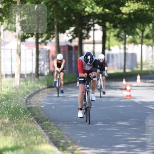 10.08.2025 - GEWOBA Citytriathlon Bremen Yannick Fuchs http://msf.ph/oto/8540937 10.08.2025 10:32:56 Radfahren 355, 371, 384, 390, 430 meine-sportfotos.de