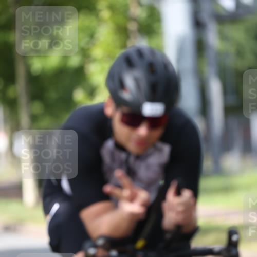 10.08.2025 - GEWOBA Citytriathlon Bremen Yannick Fuchs http://msf.ph/oto/8540938 10.08.2025 12:44:11 Radfahren 661, 669, 693, 703, 713, 731, 746, 908, 965, 1036 meine-sportfotos.de