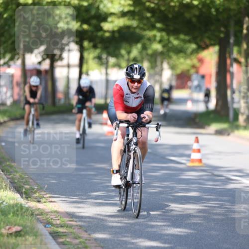 10.08.2025 - GEWOBA Citytriathlon Bremen Yannick Fuchs http://msf.ph/oto/8540945 10.08.2025 10:32:57 Radfahren 355, 371, 384, 390, 430 meine-sportfotos.de