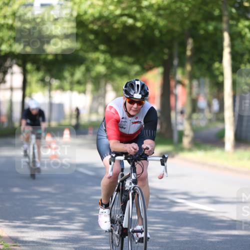 10.08.2025 - GEWOBA Citytriathlon Bremen Yannick Fuchs http://msf.ph/oto/8540947 10.08.2025 10:32:57 Radfahren 355, 371, 384, 390, 430 meine-sportfotos.de