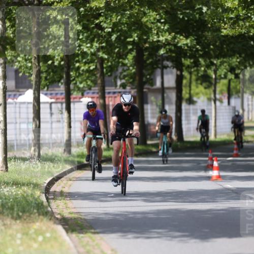 10.08.2025 - GEWOBA Citytriathlon Bremen Yannick Fuchs http://msf.ph/oto/8540953 10.08.2025 12:44:14 Radfahren 661, 669, 693, 703, 713, 731, 746, 908, 911, 965, 1036 meine-sportfotos.de
