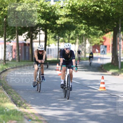 10.08.2025 - GEWOBA Citytriathlon Bremen Yannick Fuchs http://msf.ph/oto/8540954 10.08.2025 10:32:58 Radfahren 355, 371, 384, 390, 430 meine-sportfotos.de