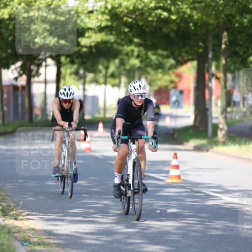 10.08.2025 - GEWOBA Citytriathlon Bremen Yannick Fuchs http://msf.ph/oto/8540956 10.08.2025 10:32:59 Radfahren 355, 371, 384, 390, 430 meine-sportfotos.de