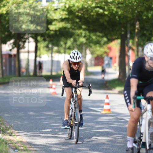 10.08.2025 - GEWOBA Citytriathlon Bremen Yannick Fuchs http://msf.ph/oto/8540960 10.08.2025 10:32:59 Radfahren 355, 371, 384, 390, 430 meine-sportfotos.de