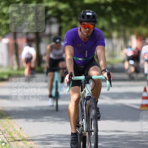 10.08.2025 - GEWOBA Citytriathlon Bremen Yannick Fuchs http://msf.ph/oto/8540972 10.08.2025 12:44:18 Radfahren 661, 669, 693, 703, 713, 731, 746, 908, 911, 965 meine-sportfotos.de
