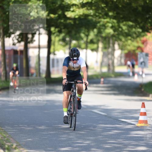 10.08.2025 - GEWOBA Citytriathlon Bremen Yannick Fuchs http://msf.ph/oto/8540980 10.08.2025 10:33:40 Radfahren 81, 127, 350, 394, 400, 428, 479, 491, 504 meine-sportfotos.de