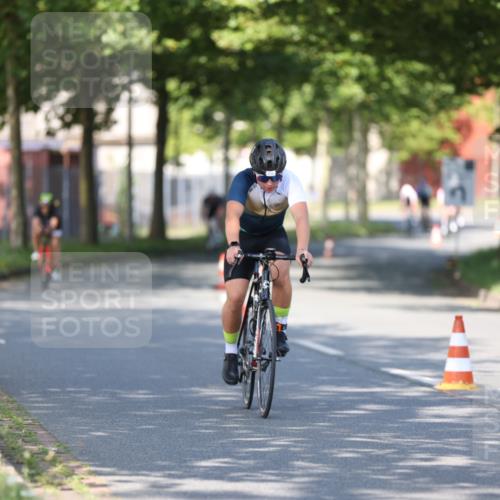 10.08.2025 - GEWOBA Citytriathlon Bremen Yannick Fuchs http://msf.ph/oto/8540981 10.08.2025 10:33:40 Radfahren 81, 127, 350, 394, 400, 428, 479, 491, 504 meine-sportfotos.de