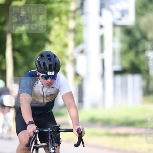 10.08.2025 - GEWOBA Citytriathlon Bremen Yannick Fuchs http://msf.ph/oto/8540990 10.08.2025 10:33:41 Radfahren 81, 127, 151, 245, 350, 394, 400, 428, 479, 491, 504 meine-sportfotos.de
