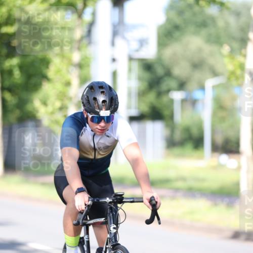10.08.2025 - GEWOBA Citytriathlon Bremen Yannick Fuchs http://msf.ph/oto/8540991 10.08.2025 10:33:42 Radfahren 81, 127, 151, 245, 350, 394, 400, 428, 491, 504 meine-sportfotos.de