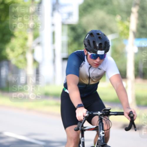 10.08.2025 - GEWOBA Citytriathlon Bremen Yannick Fuchs http://msf.ph/oto/8540993 10.08.2025 10:33:42 Radfahren 81, 127, 151, 245, 350, 394, 400, 428, 491, 504 meine-sportfotos.de