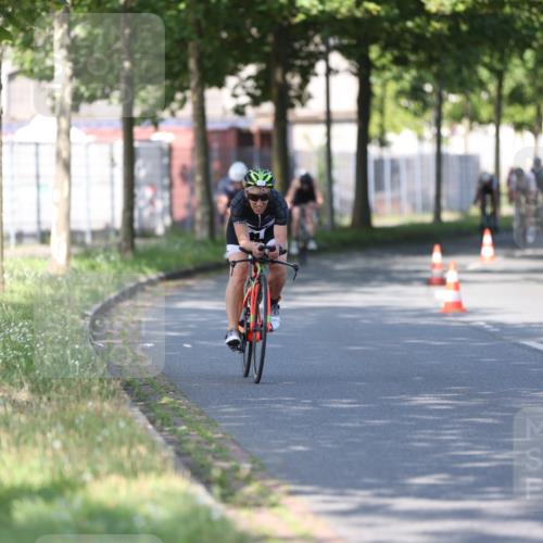 10.08.2025 - GEWOBA Citytriathlon Bremen Yannick Fuchs http://msf.ph/oto/8540995 10.08.2025 10:33:43 Radfahren 81, 127, 151, 245, 350, 394, 400, 428, 491, 504 meine-sportfotos.de
