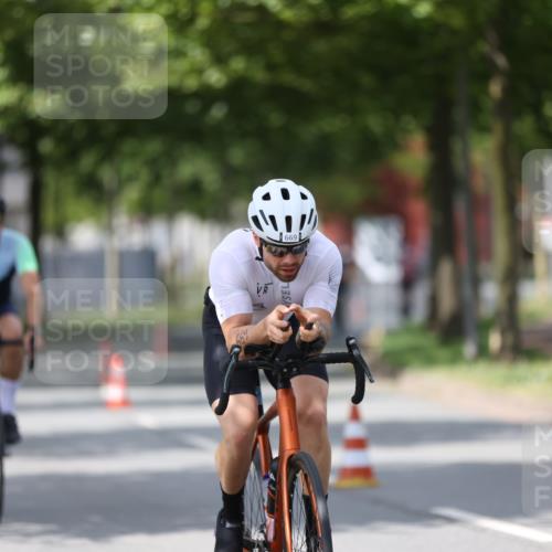 10.08.2025 - GEWOBA Citytriathlon Bremen Yannick Fuchs http://msf.ph/oto/8540996 10.08.2025 12:44:22 Radfahren 586, 661, 669, 693, 703, 713, 731, 746, 911, 965 meine-sportfotos.de