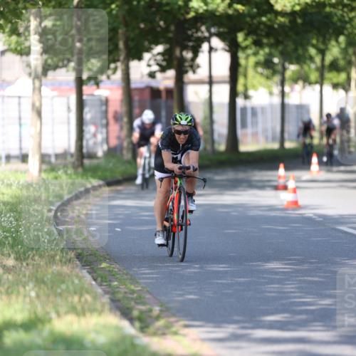 10.08.2025 - GEWOBA Citytriathlon Bremen Yannick Fuchs http://msf.ph/oto/8540997 10.08.2025 10:33:43 Radfahren 81, 127, 151, 245, 350, 394, 400, 428, 491, 504 meine-sportfotos.de